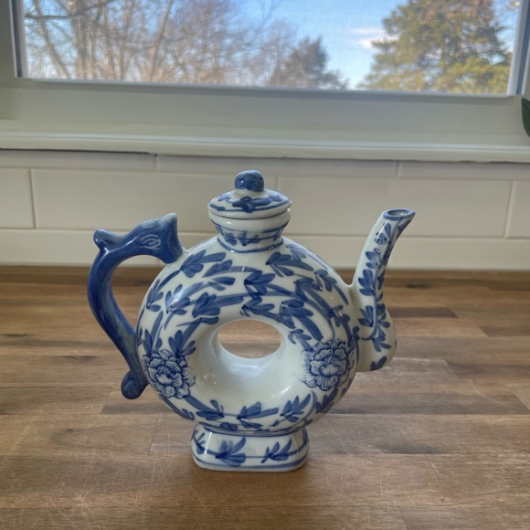 Vintage Canton China Doughnut Shaped Teapot. Hand painted porcelain - Picture 9 of 12